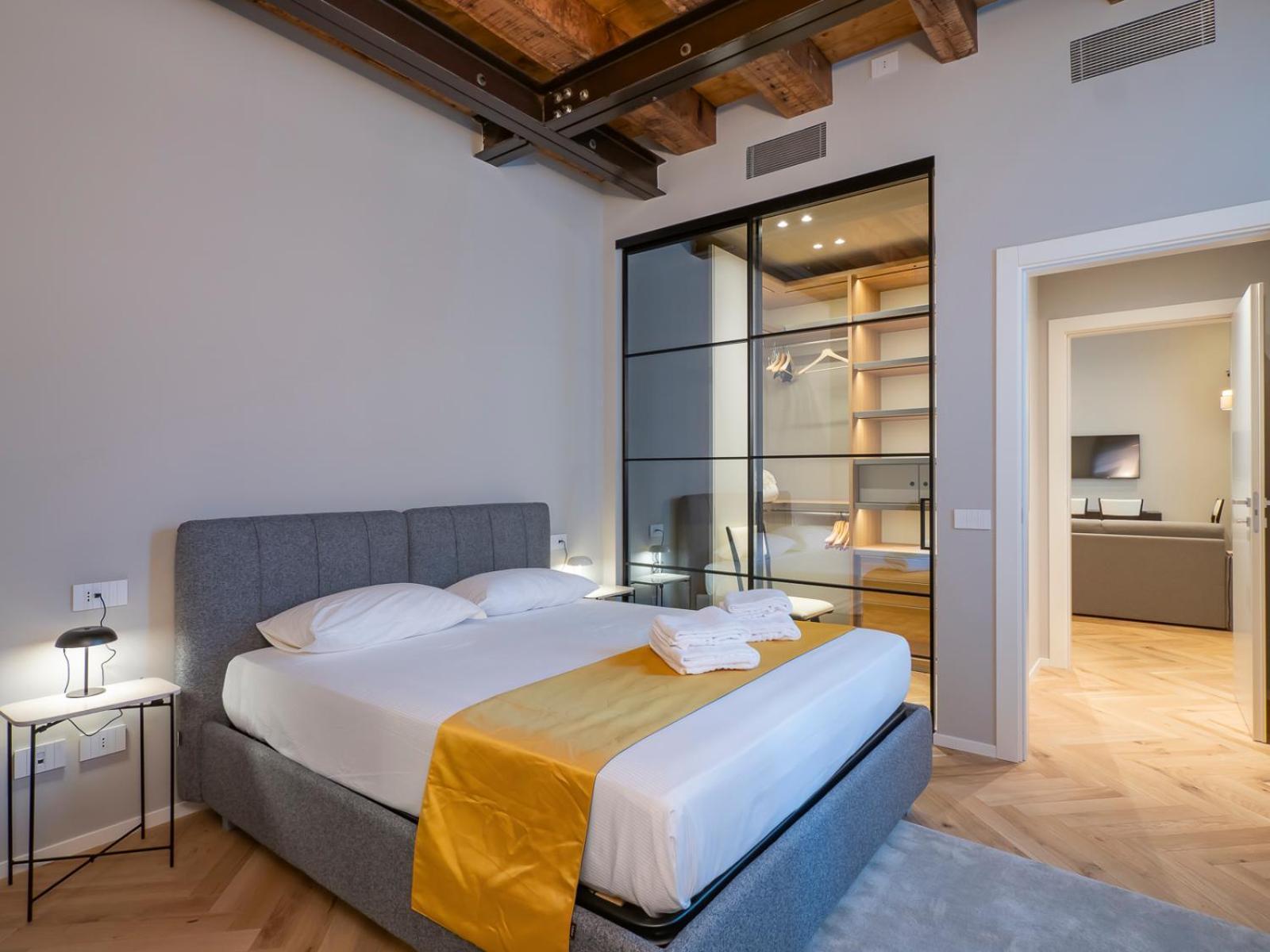 Xenia - Modern In Sant'ambrogio Appartement *