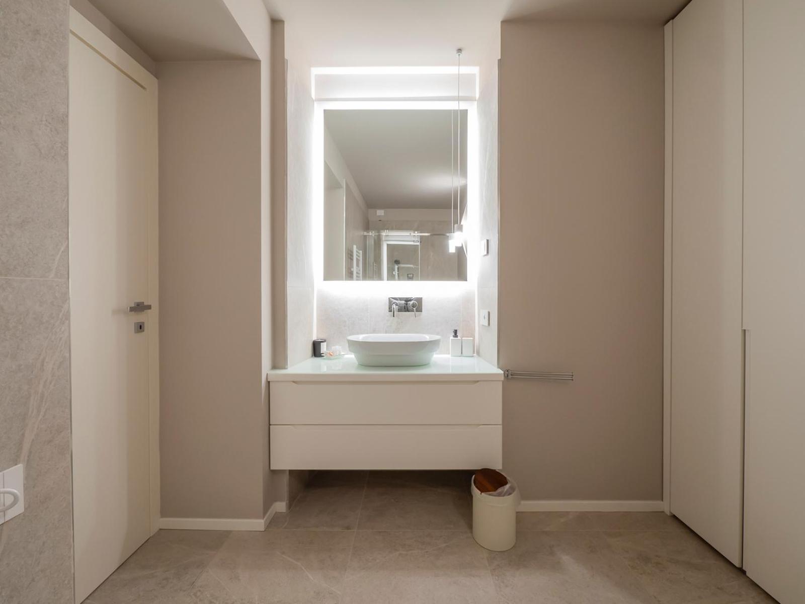 Xenia - Modern In Sant'ambrogio Appartement *
